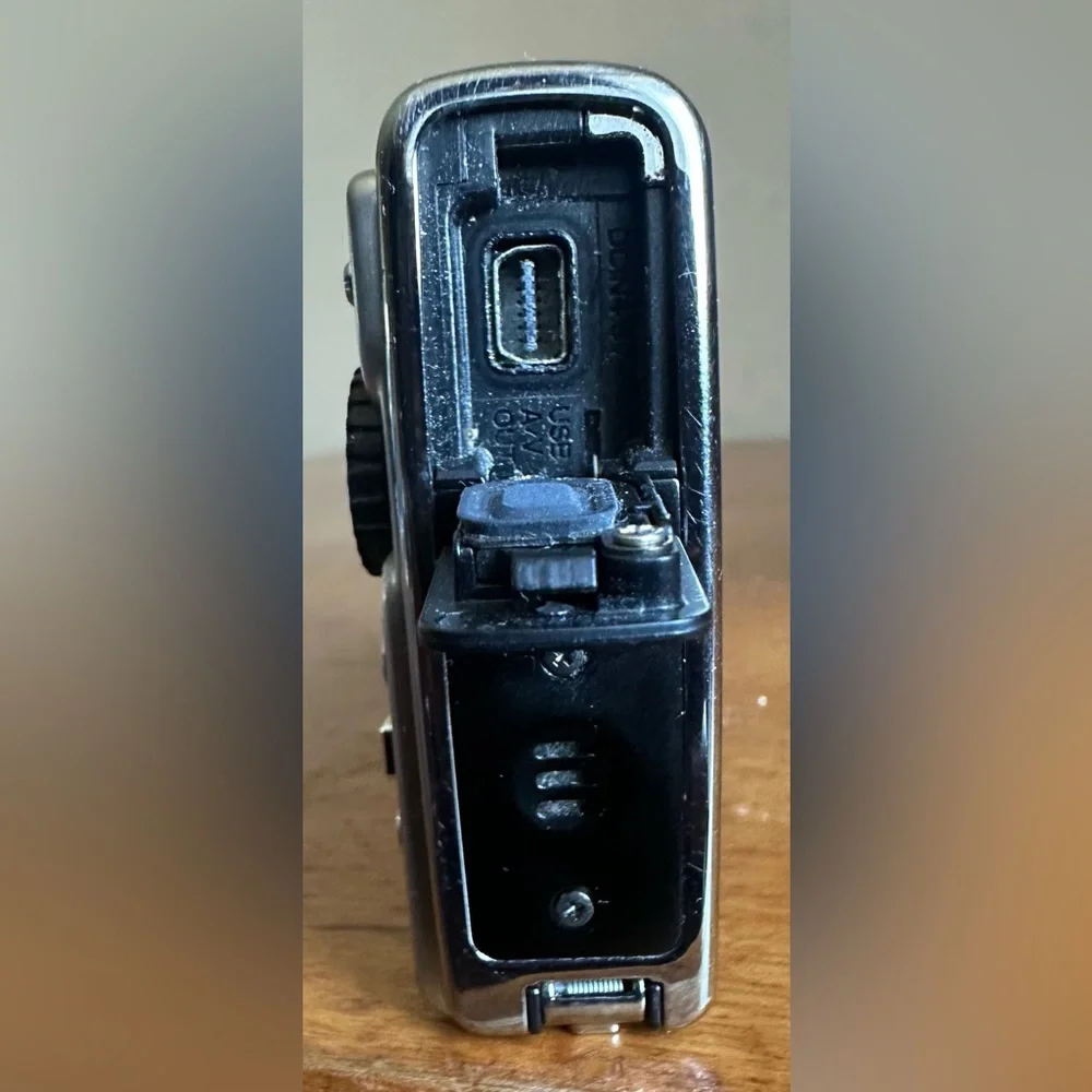 Olympus Stylus 1030SW 10.1MP Water/Shockproof AF Wide Zoom Lens Digital Camera